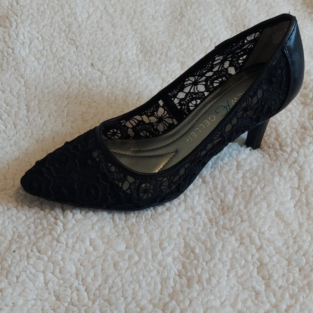NWT Andrew Gellar lack crochet lace heels